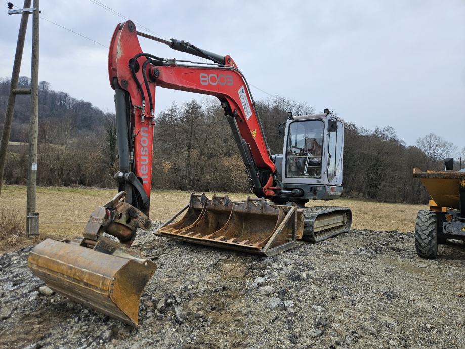 neuson 8003 RD , ODLIČNO STANJE , powertilt 4korpe - cover