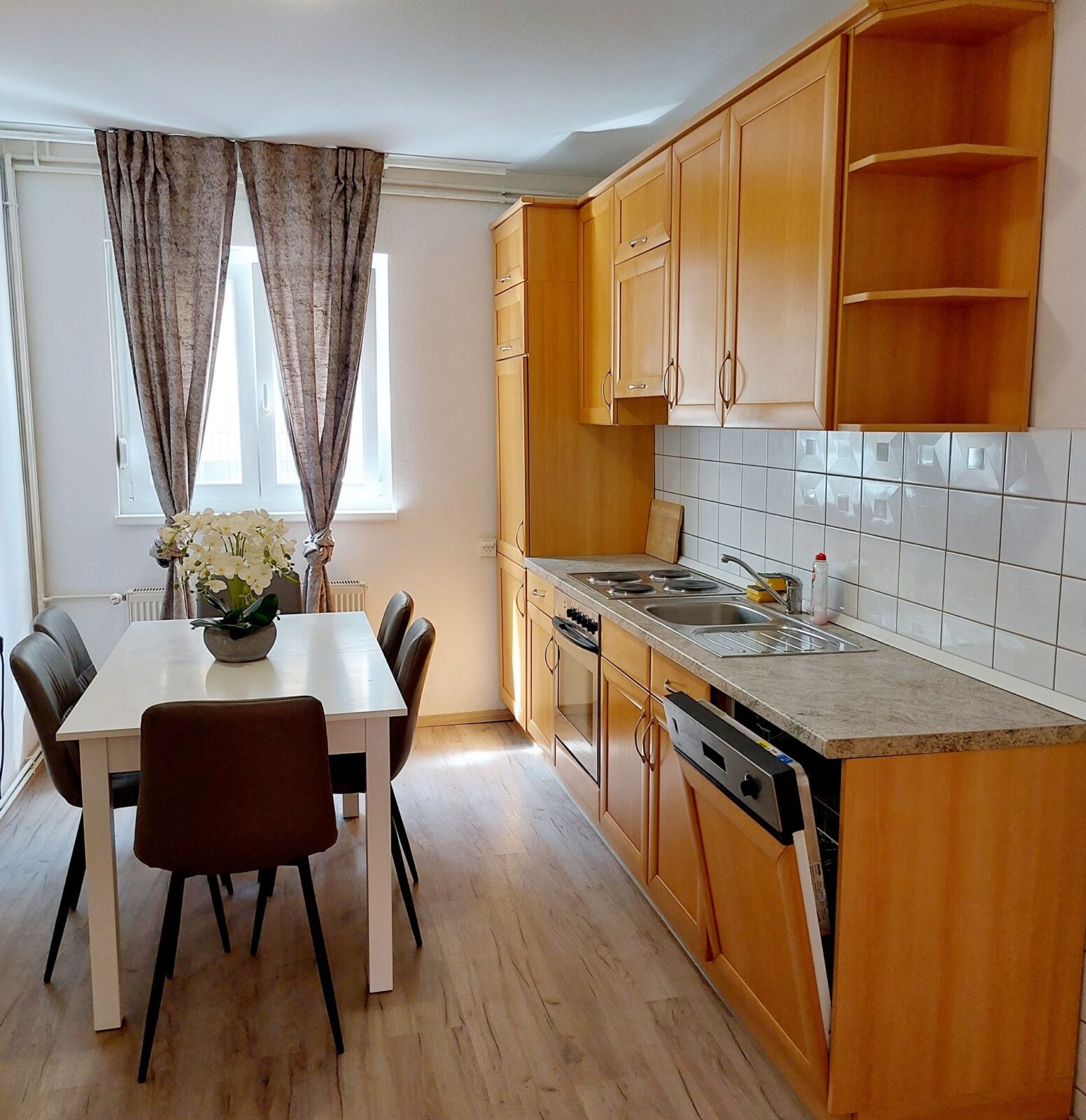 Zagreb istok - Žitnjak, dvojna kuća s dva stana - 170m2 i okućnicom 71m2 - cover