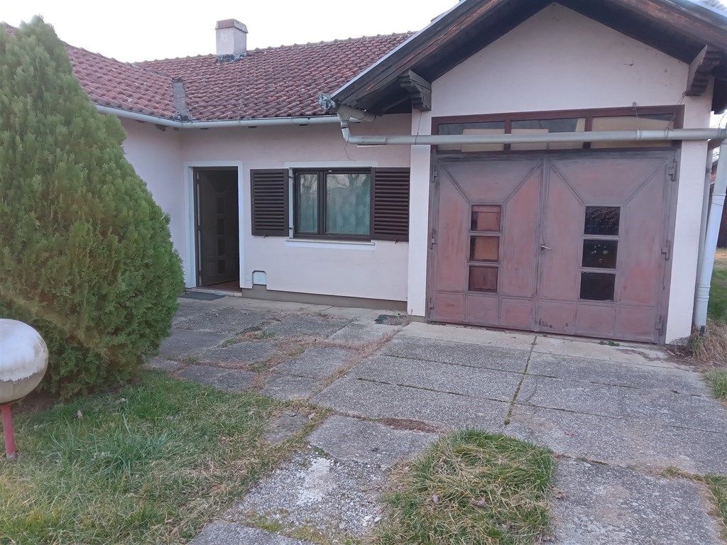 Belovar-prizemnica stambene površine 110m2 s okućnicom, ukupno 2216m2 - cover