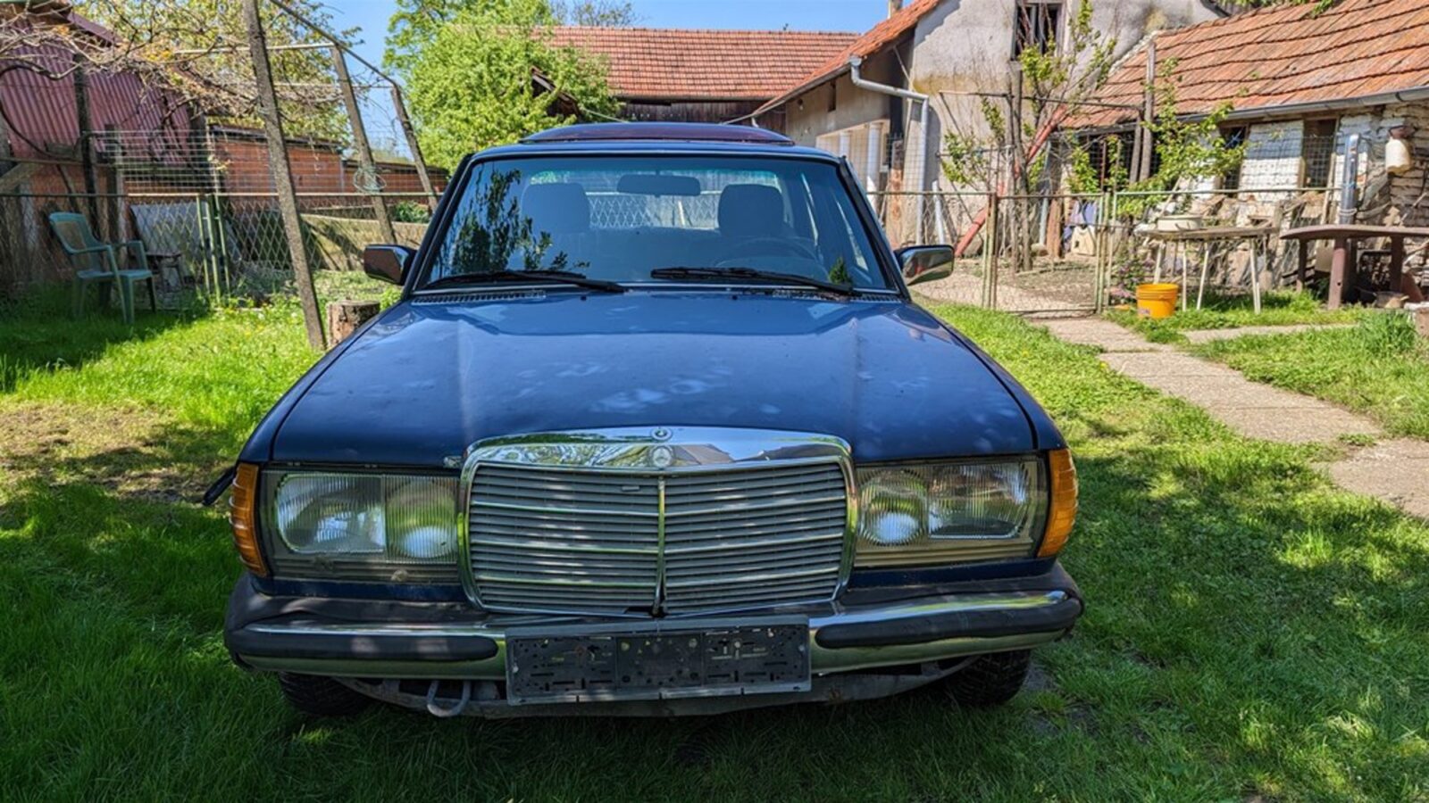 Mercedes-Benz W123 200D (motor iz W124) - cover