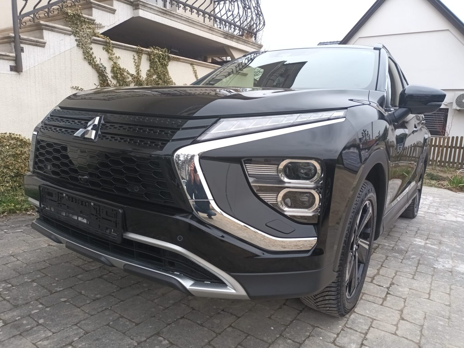 Mitsubishi Eclipse Cross Intrio Edition- Plug In Hibrid 4X4- Automatik - cover