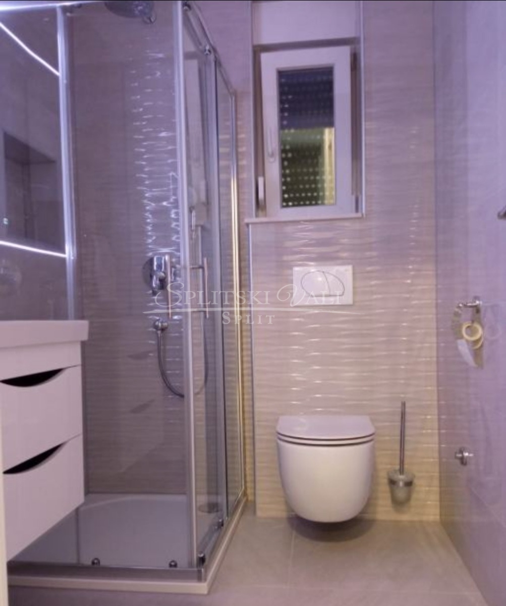 Stan s bazenom Trogir dugorocno, 60m2 - cover