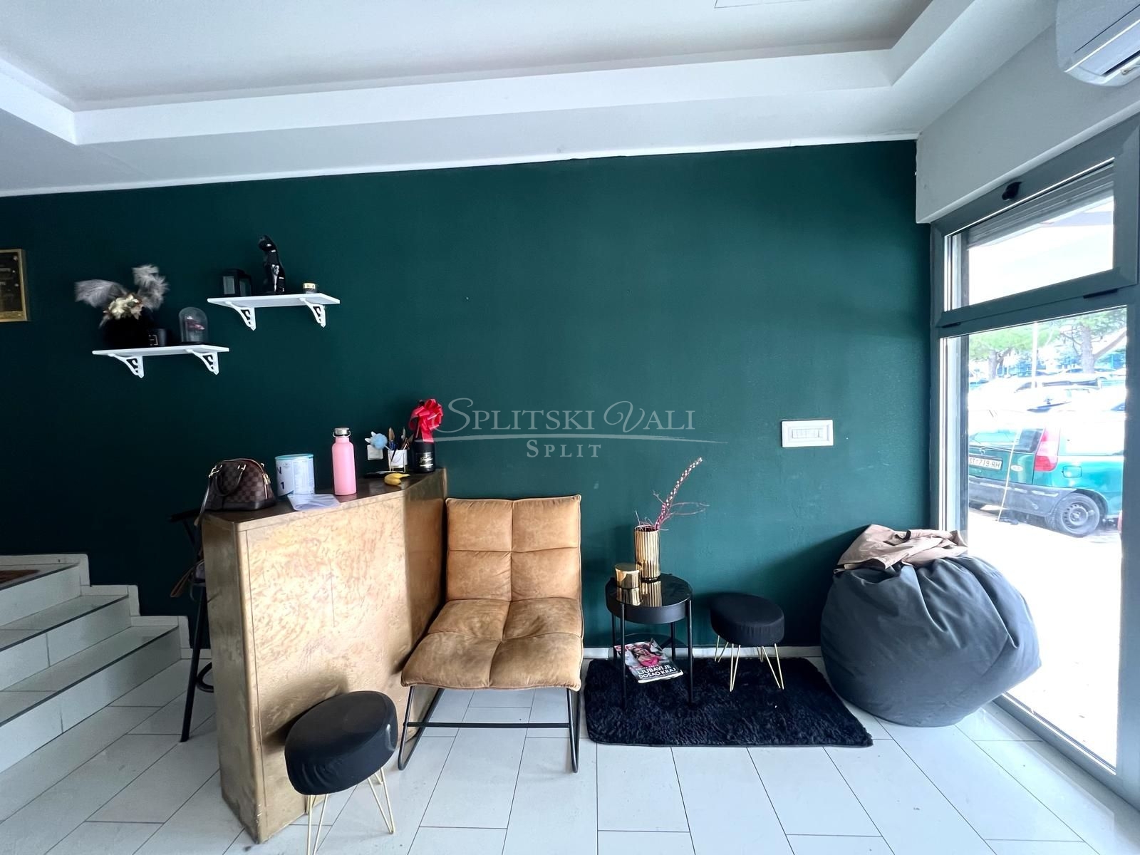 Poslovni prostor na odličnoj lokaciji! Salon,ordinacija, ured,PRILIKA! - cover