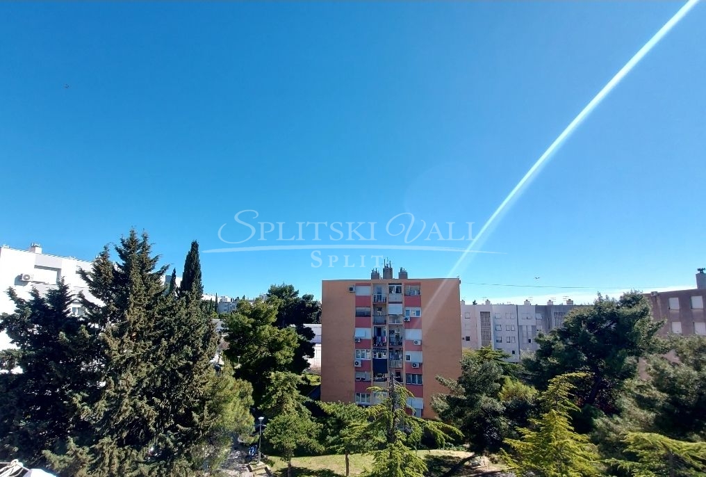 Prostran četverosoban stan Plokite, 116 m2 - cover