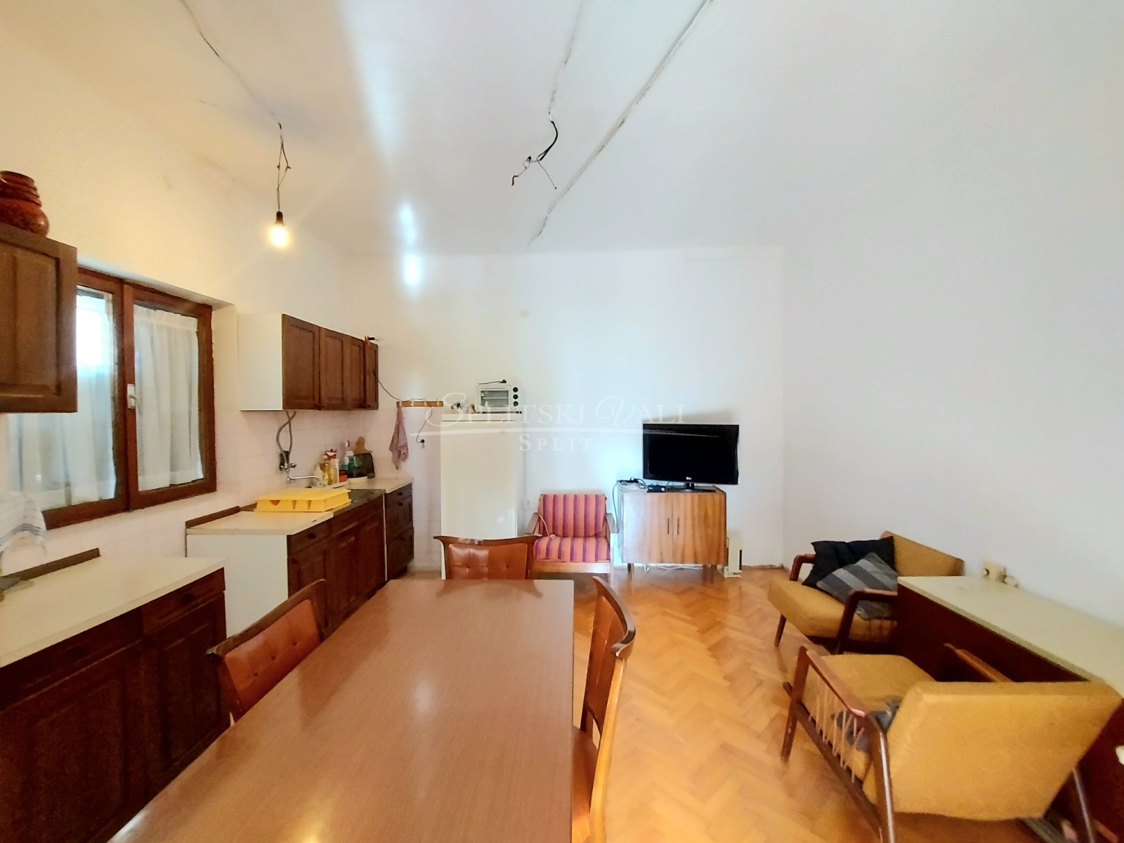 Veliki trosoban stan Kaštel Stari, 100 m od mora, 88 m2 - cover