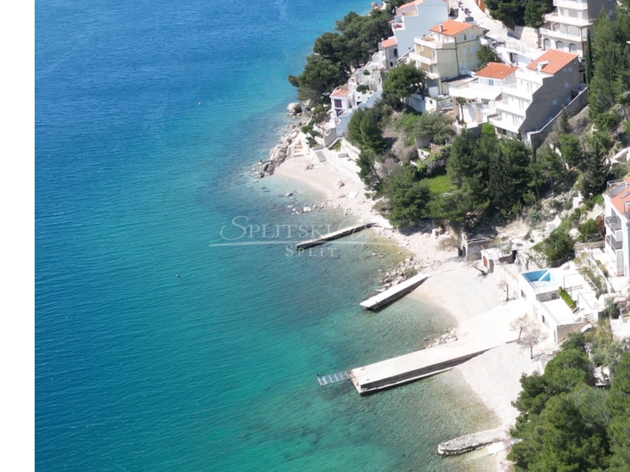 EKSKLUZIVNO!!!Prodaja zemljišta Omiš-,prvi red uz plažu,18 apartmana - cover