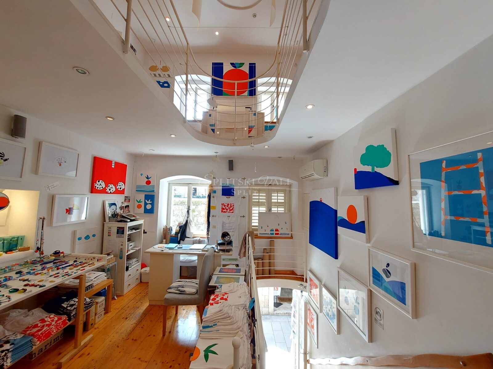 Investicija!!! Prekrasna kamena kuća, tri etaže, centar, 75 m2 - cover