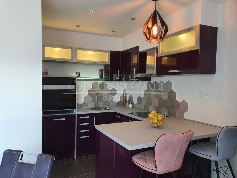 Luksuzan dvosoban stan! Odmah useljivo! - cover