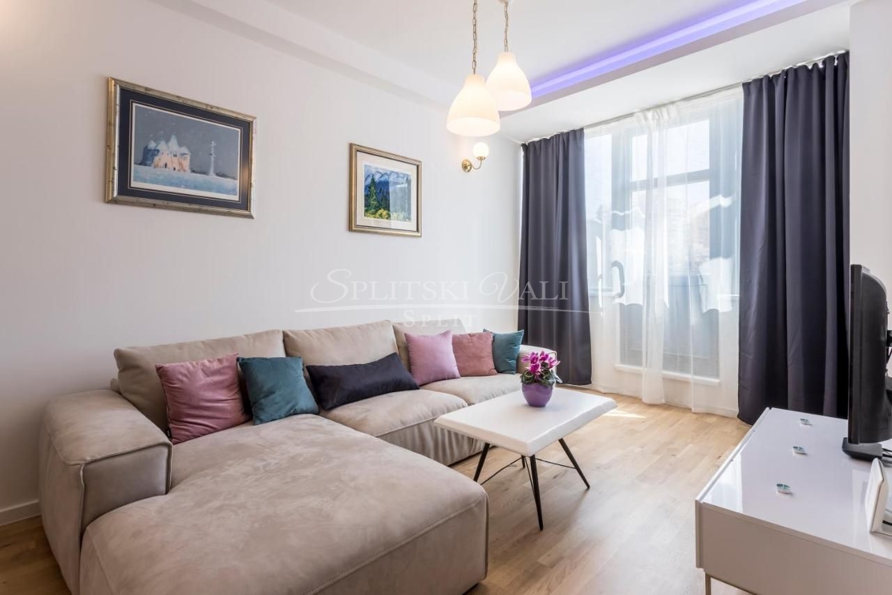 Luksuzan dvosoban stan, jedinstvena lokacija! DUGOROČNO! - cover