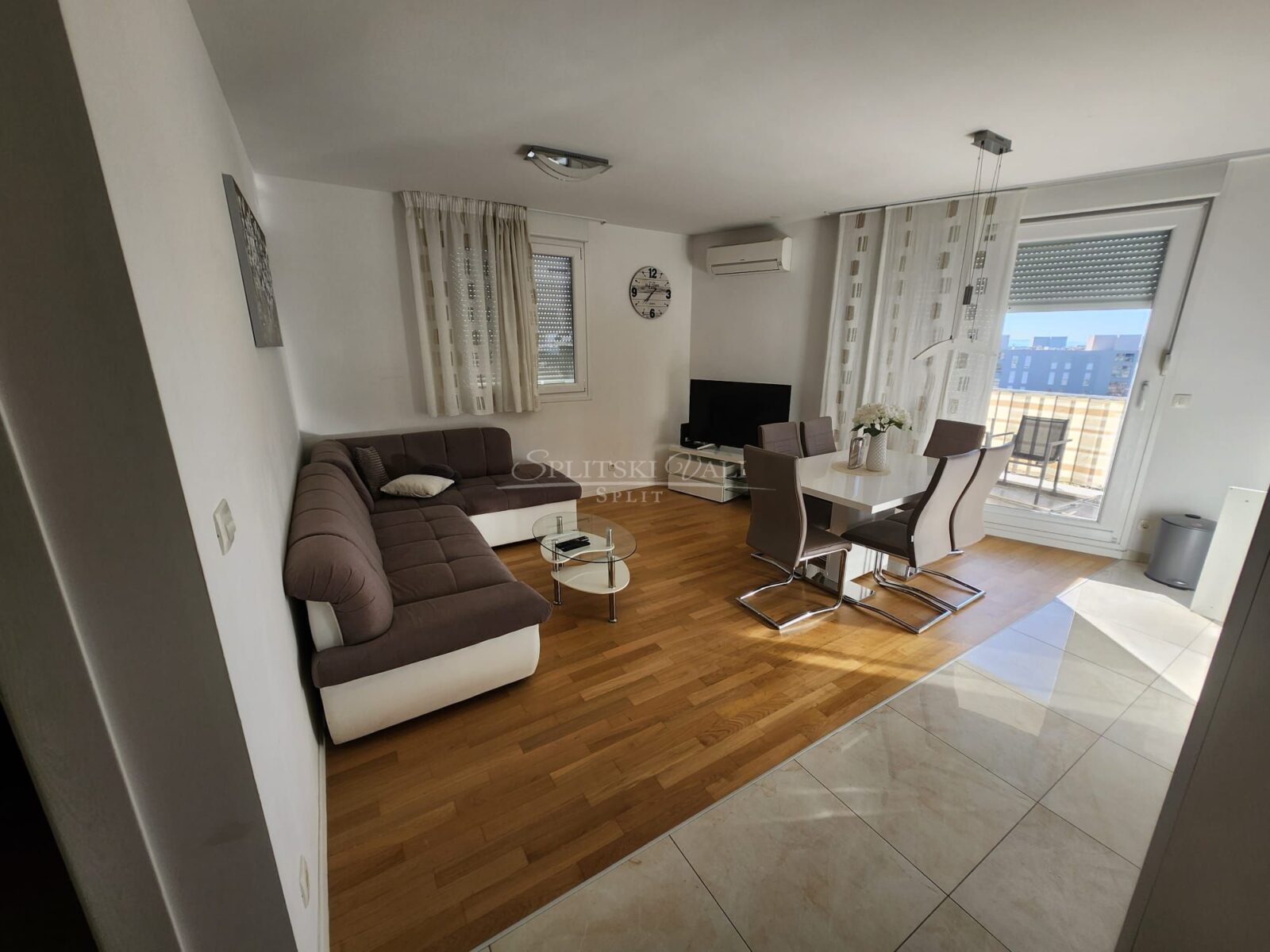 Split, Pazdigrad: lijep dvosoban stan+garažno mjesto dugoročno - cover