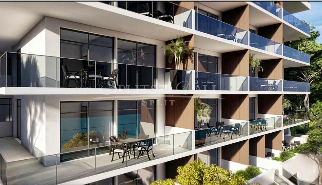 Luksuzna novogradnja PRVI RED DO MORA! Trosoban,jug,garaža! - cover