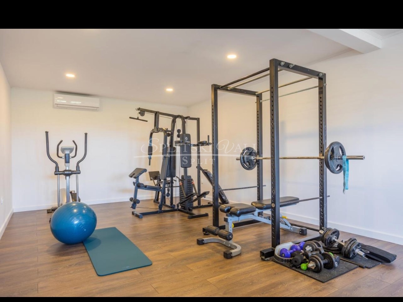 Prodaja nove prekrasne vile,200m2-Dicmo,Krušvar - cover