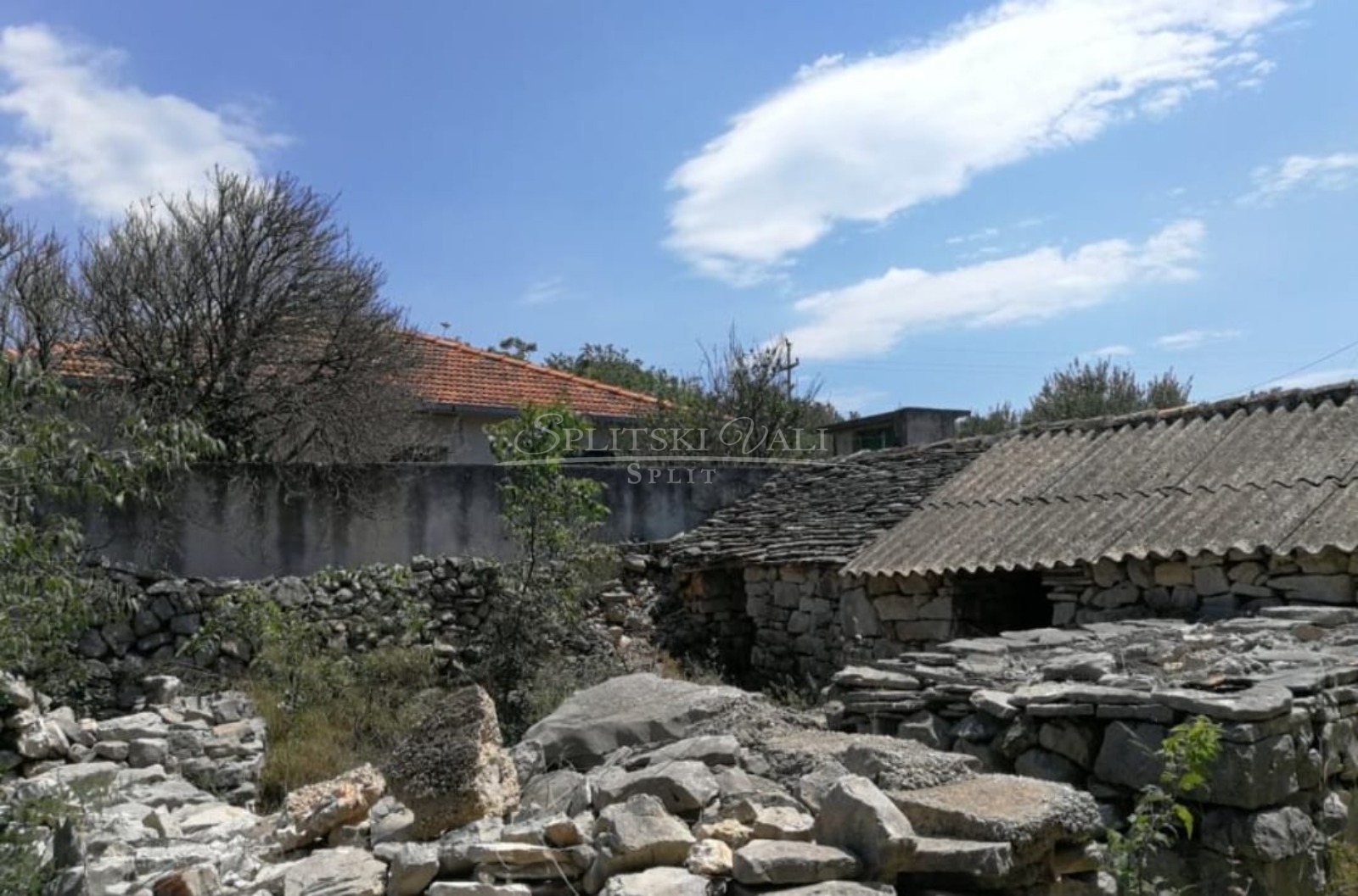 Drvenik Veliki - dvije stare kamene  kuće na zemljištu od 56m2 - cover