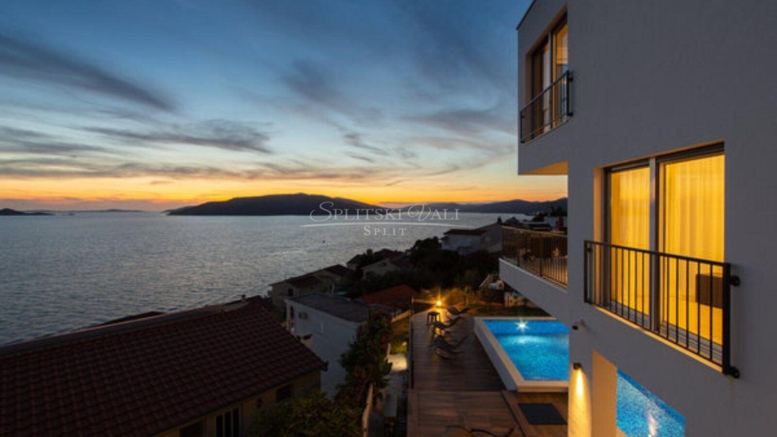 Luksuzna vila Čiovo, prvi red do mora, 250 m2 - cover