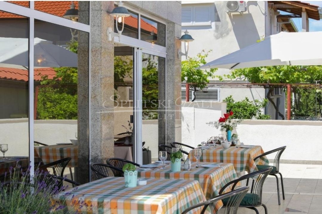 Lijepa vila Supetar, 700 m2 - cover