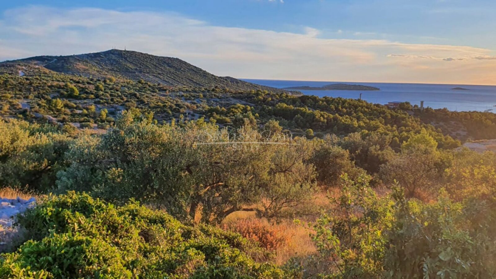 Građevinsko zemljište Primošten, prekrasan panoramski pogled, 2011 m2 - cover