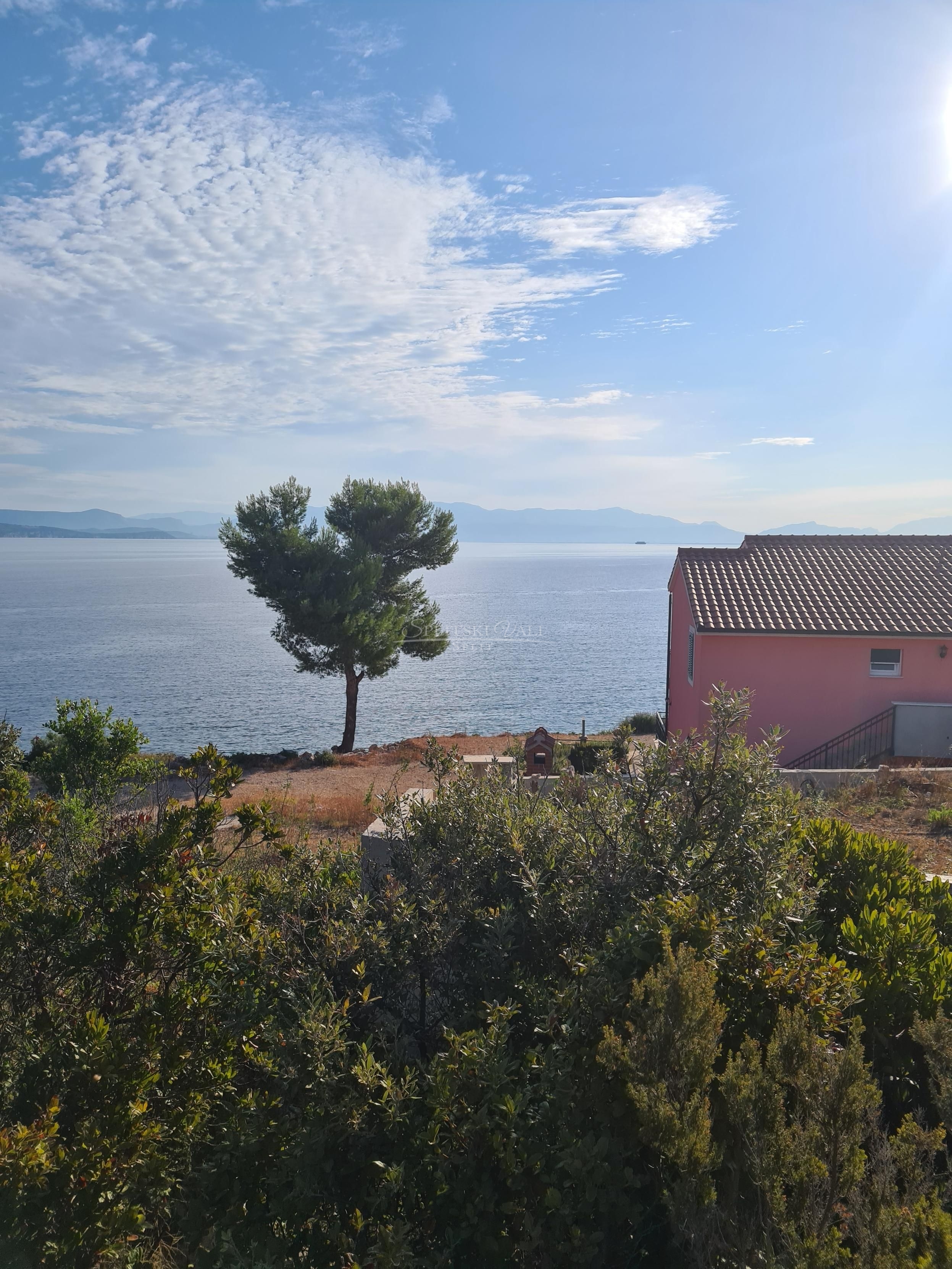 Ekskluzivna prodaja zemljišta na Šolti- blizina mora - cover