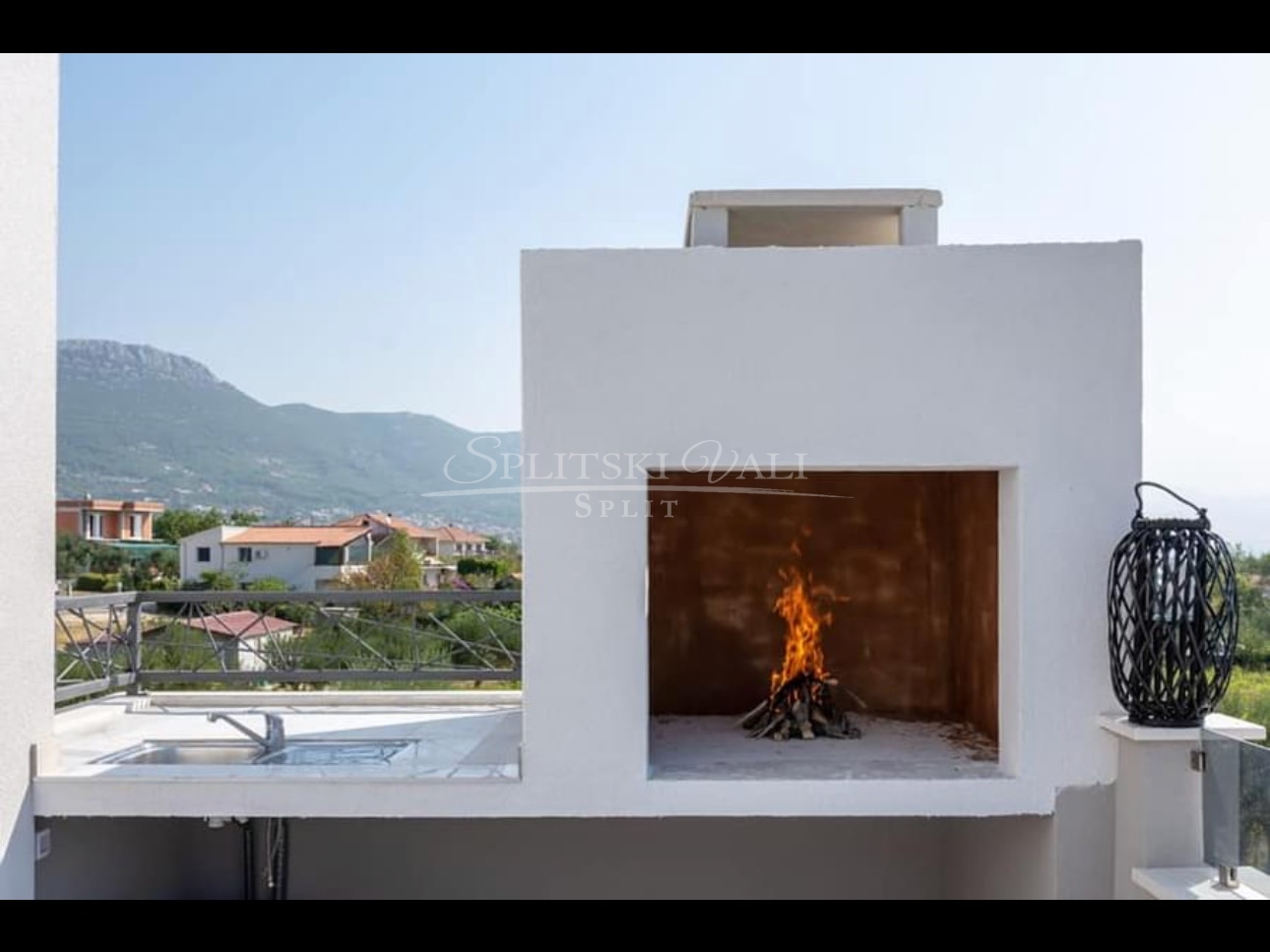 PRILIKA!!! Najam novoizgrađene vile-Kaštel Novi - cover