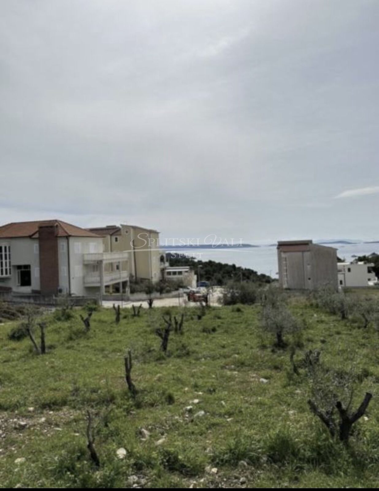 Prodaja građevinske parcele u Seget Donjem! - cover