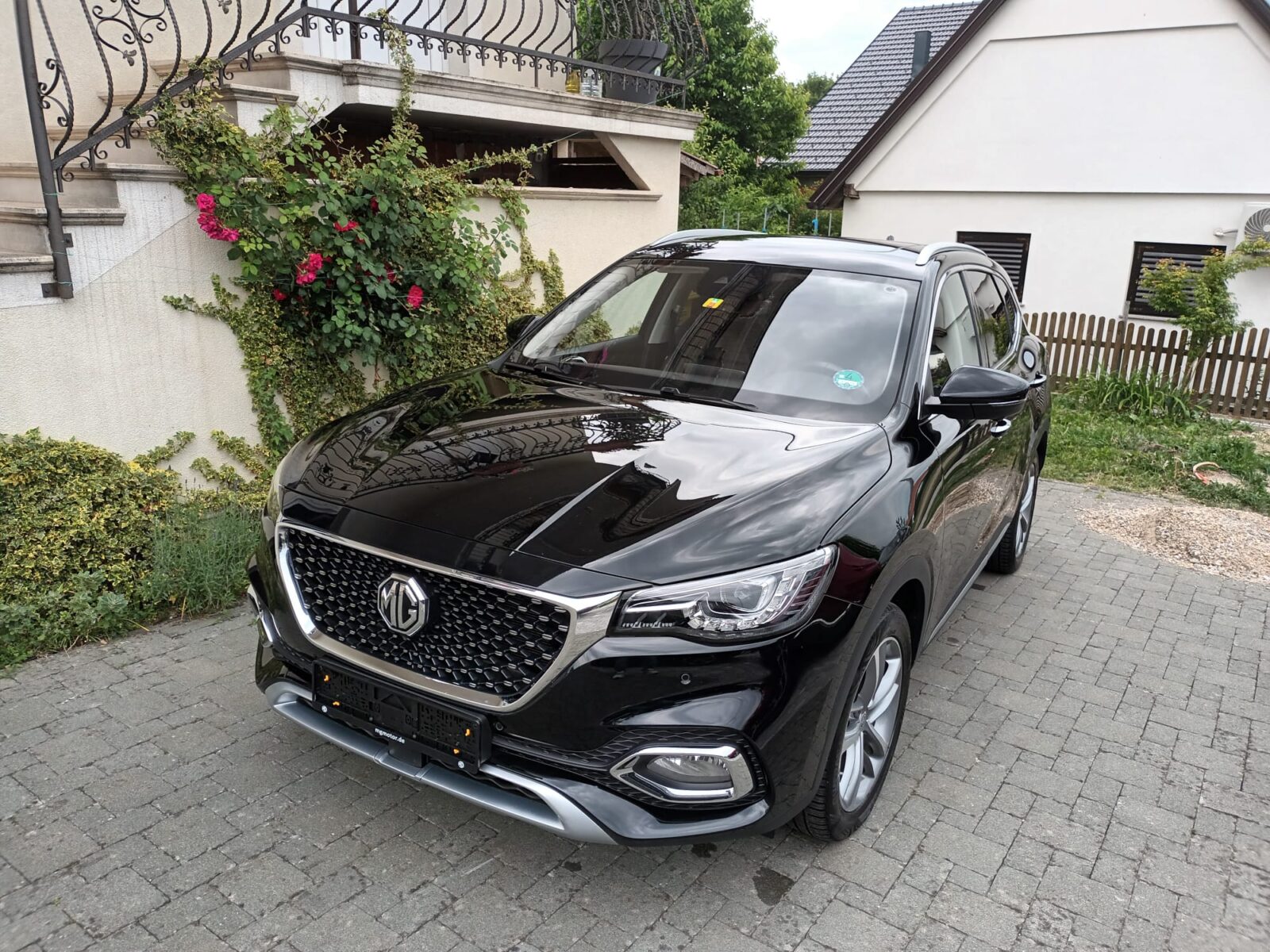 MG EHS LUXURY PLUG IN HIBRID - AUTOMATIK - cover