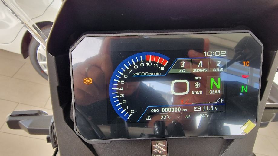 Suzuki V-STROM 800 DE 776 cm3, 2023 god. - cover