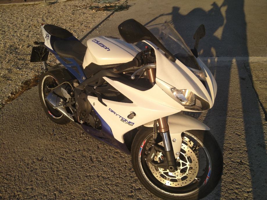 Triumph Daytona 675 675 cm3, 2013 god. - cover