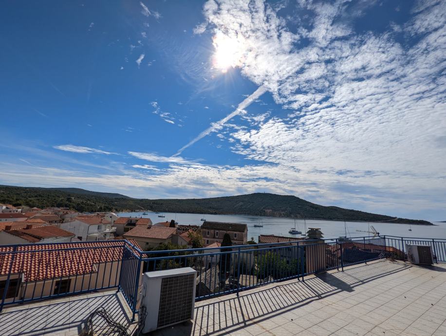 PRIMOŠTEN, centar, kuća s 10 apartmana, 450 m2 (prodaja) - cover