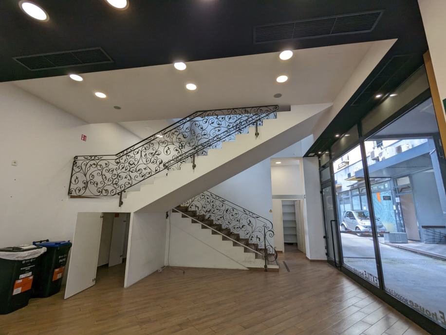 CENTAR (Vlaška), poslovni prostor - ulični lokal, 260 m2 (iznajmljivanje) - cover