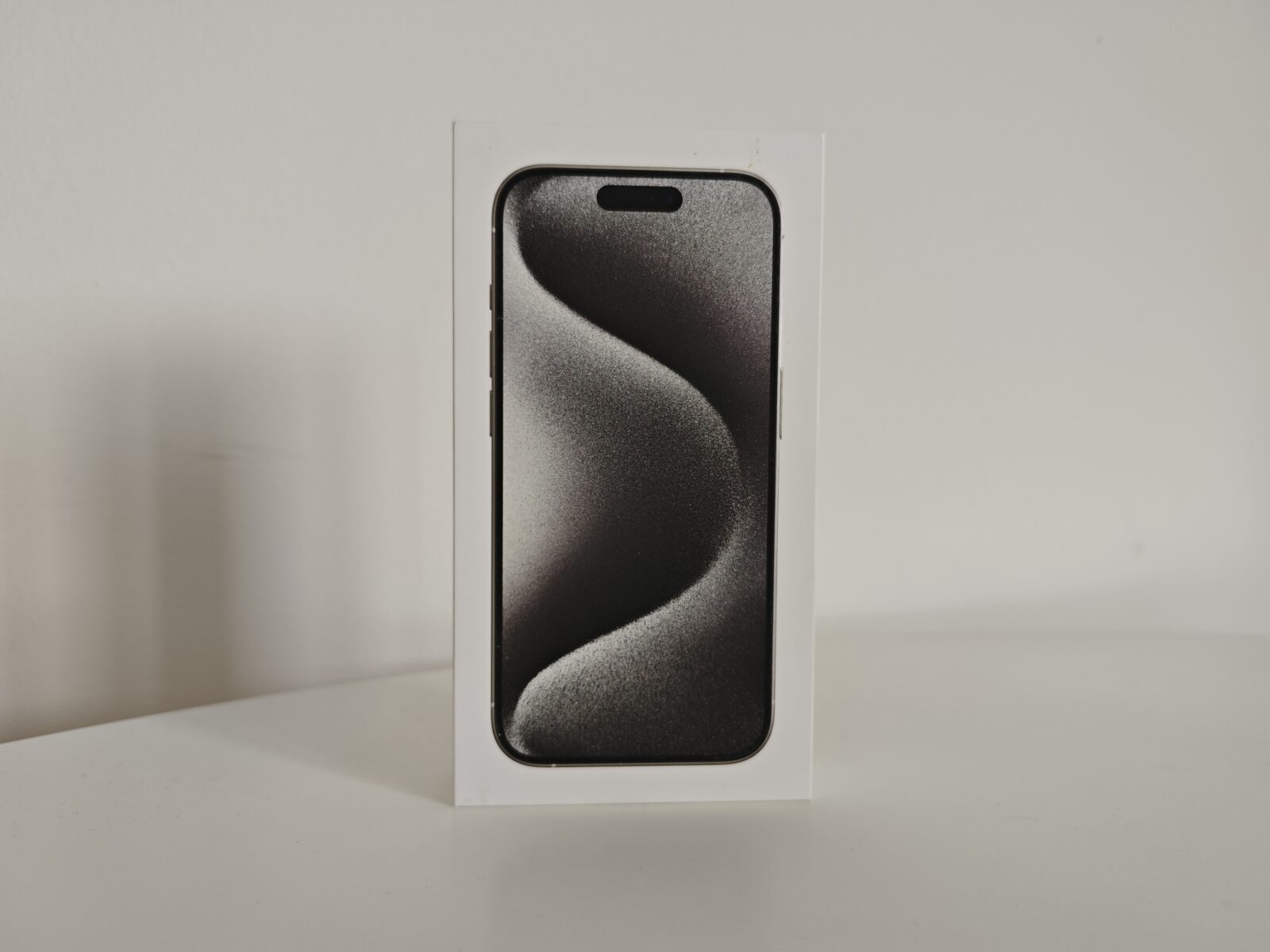 Apple iPhone 15 Pro (128GB) - White Titanium  - cover