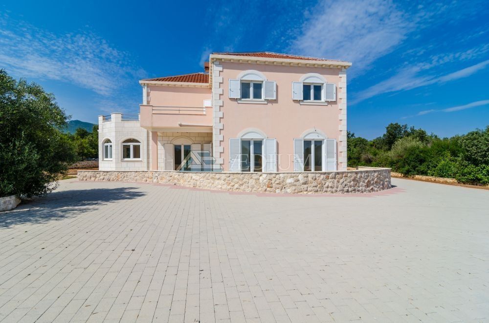 Prostrana moderna vila s bazenom - Pelješac - cover