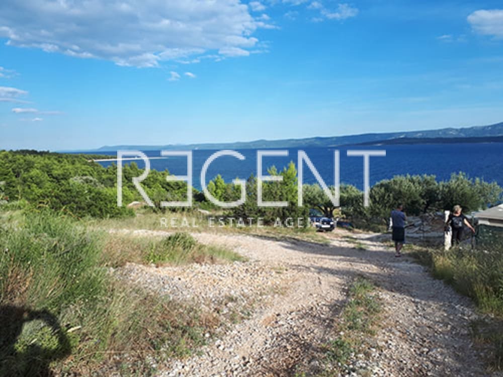 Brač, Bol- zemljište nedaleko plaže Zlatni rat 4280m2 - cover