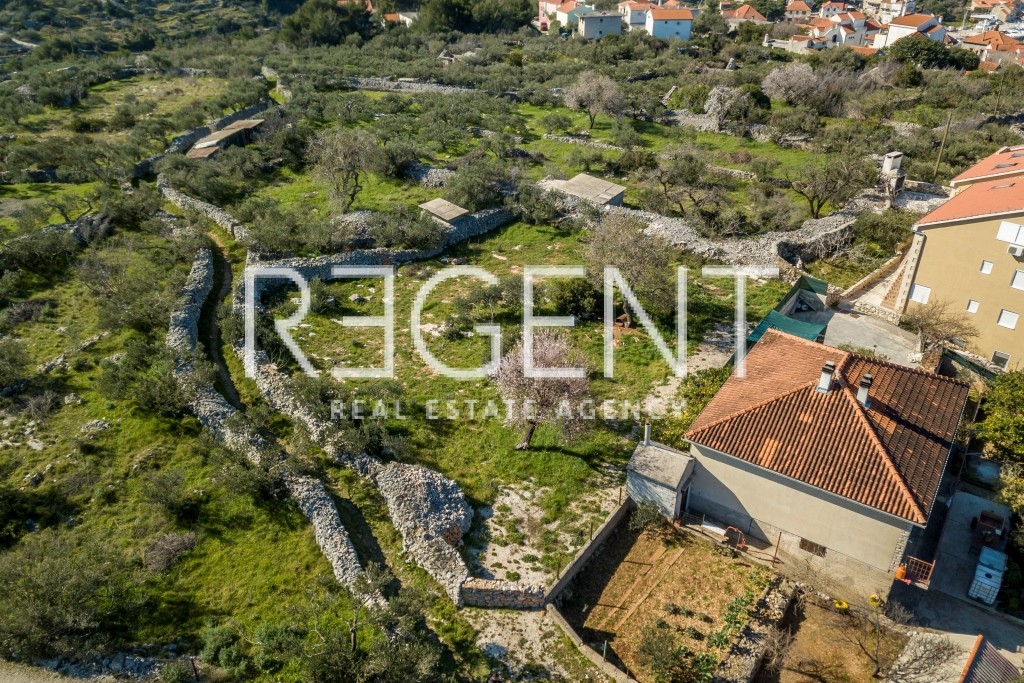 Brač, Milna - Građevinsko zemljište na izvrsnoj lokaciji, 935m2 - cover