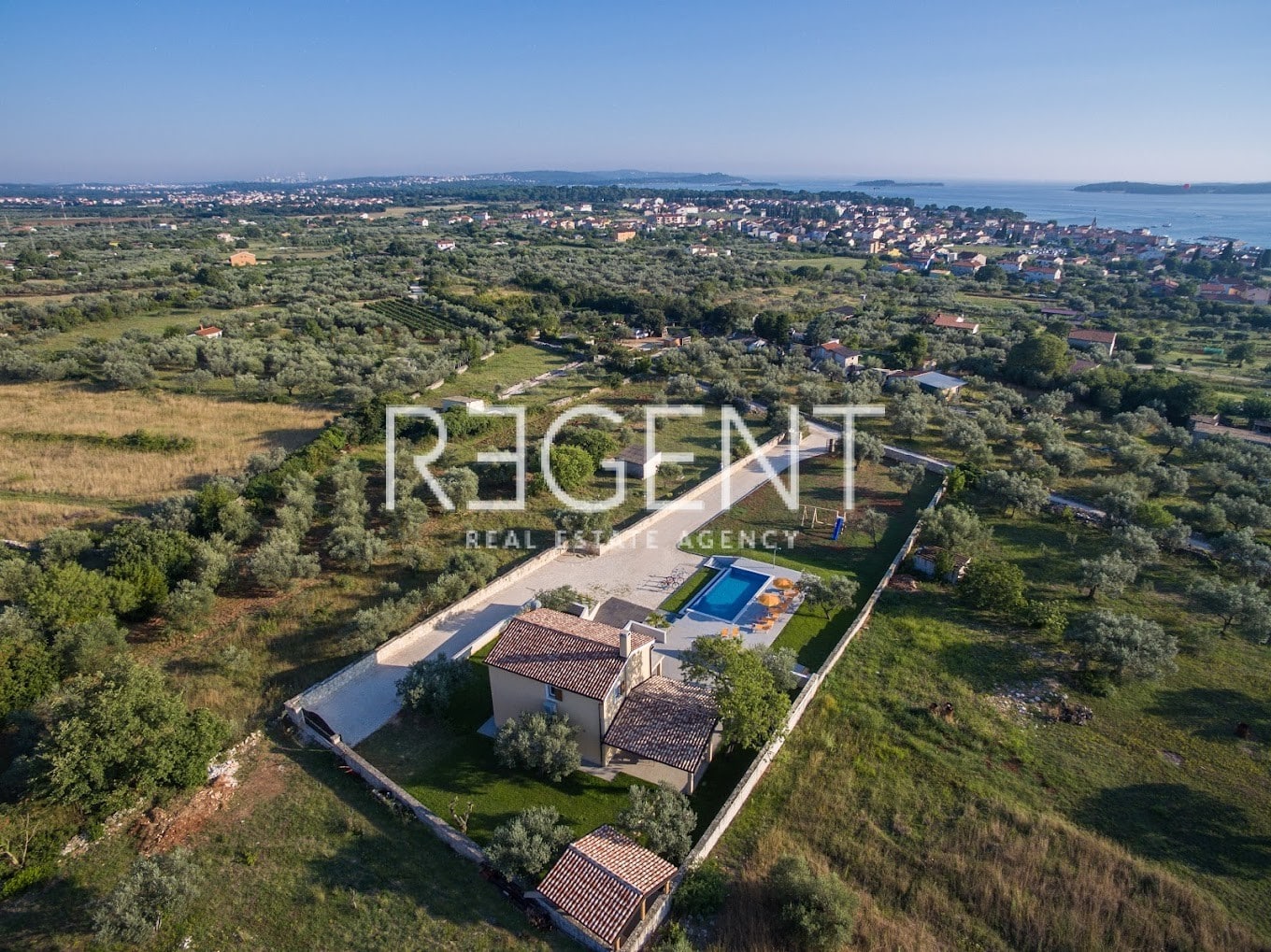 Istra, Fažana- Vila s bazenom 180 m2 - cover