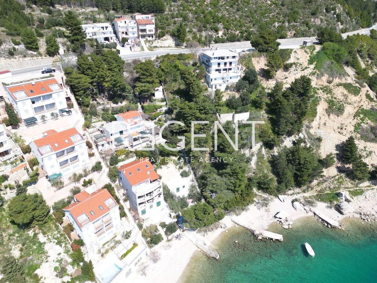 Omiš, Stanići - građevinsko zemljište 1214 m2 s projektom - cover