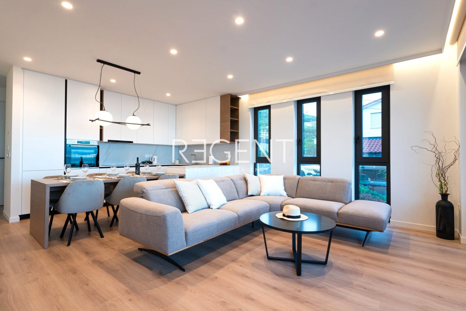 Opatija – Moderan trosoban stan s pogledom na more 139,9 m2 - cover