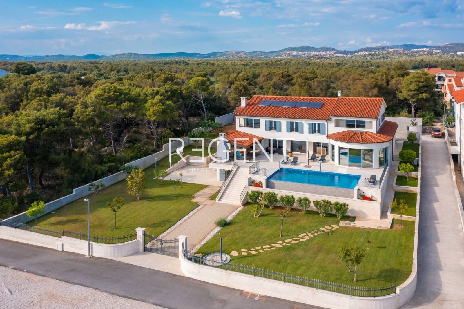 Šibenik - Prekrasna luksuzna vila uz more 1000 m2 - cover
