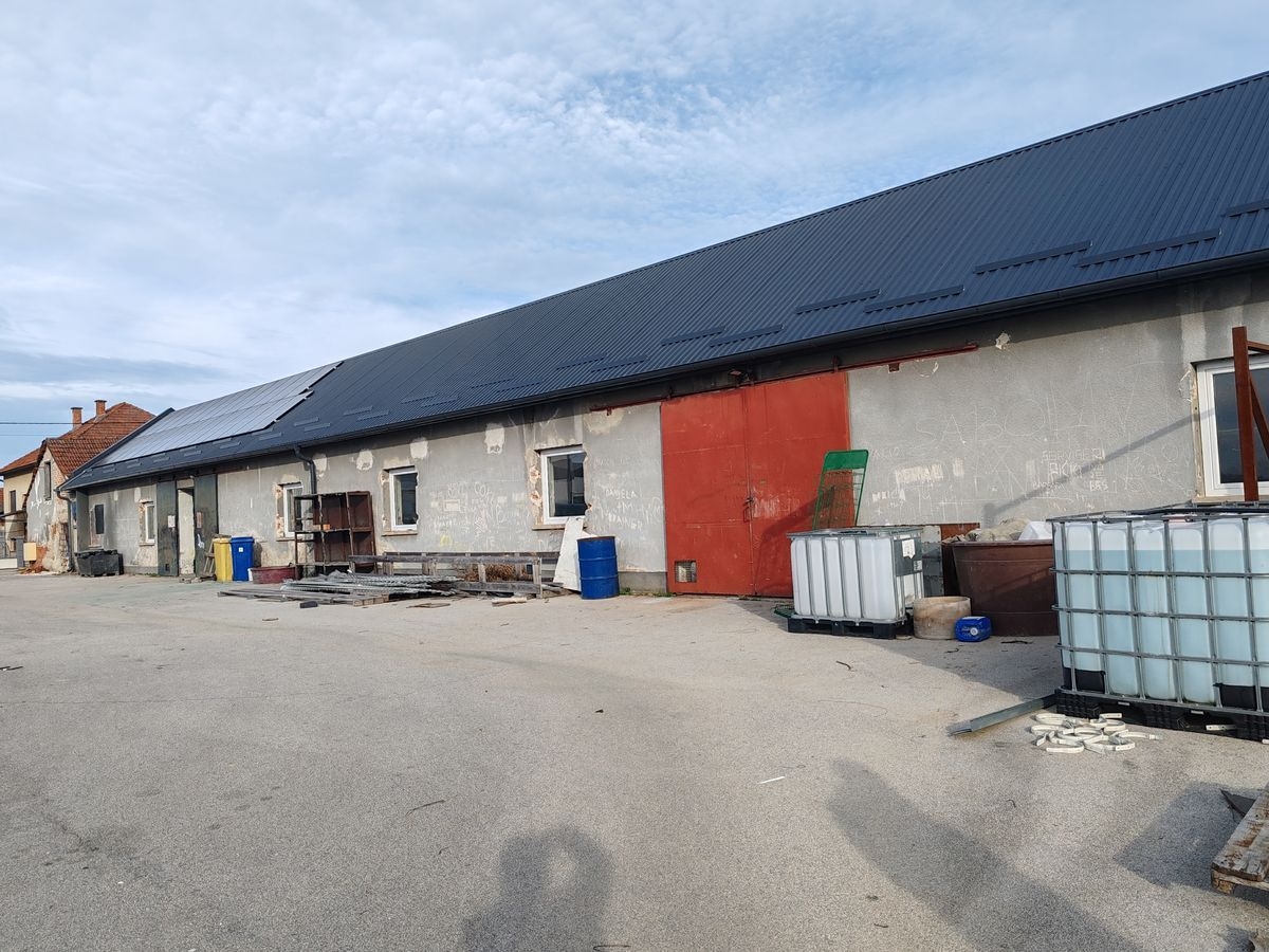 IZNAJMLJUJE SE PROIZVODNO SKLADIŠNA HALA 378m2 U GARDINOVCU - cover