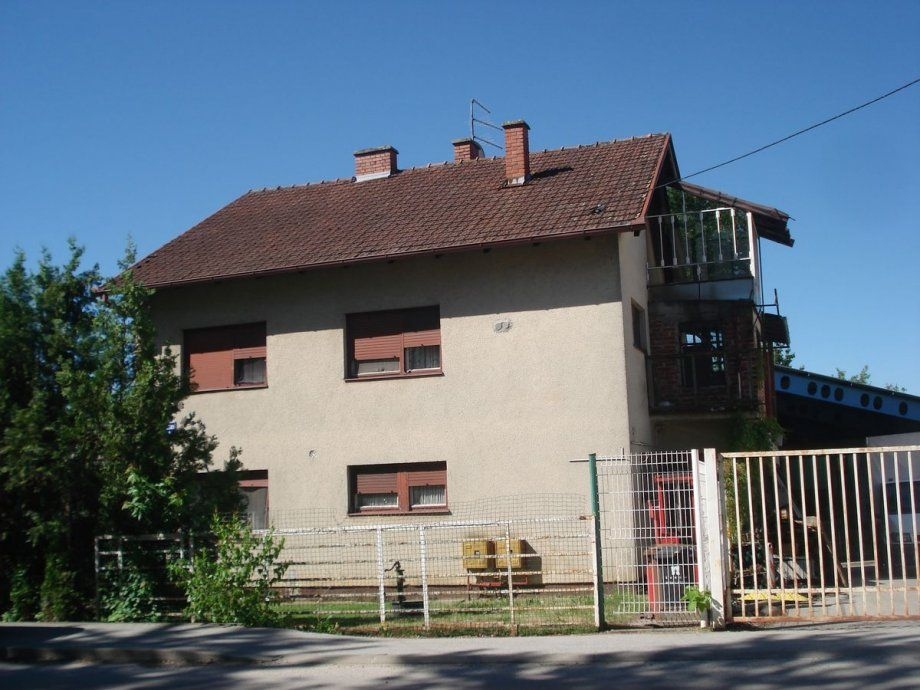 KUĆA SA DVA STANA U BLIZINI ČAKOVCA K-19 - cover