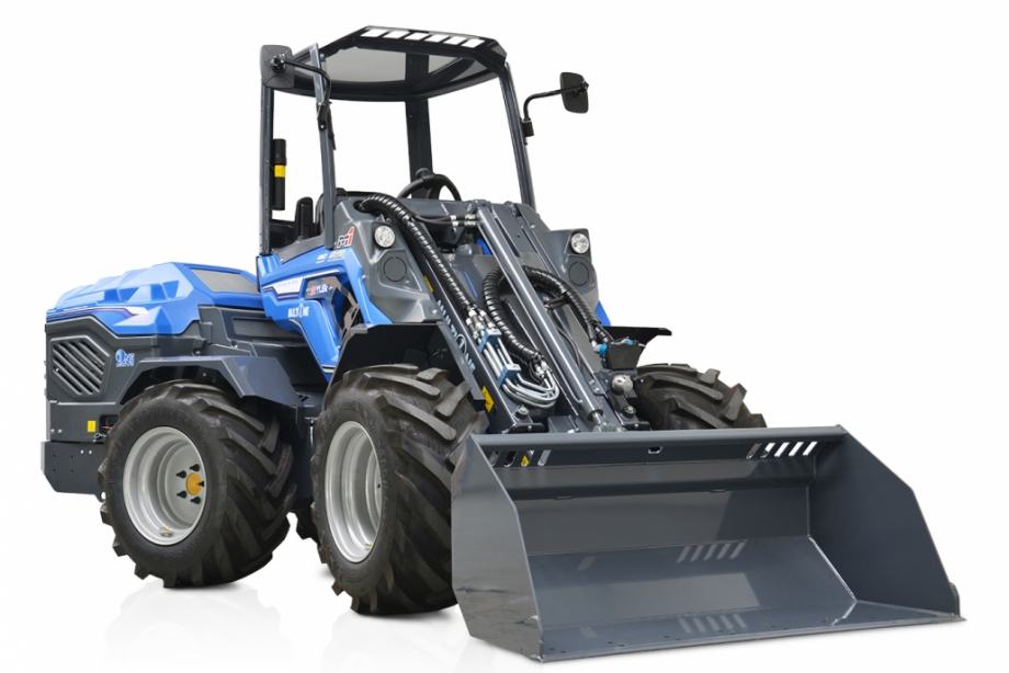 UTOVARIVAČ MULTIONE 11.6 K SA TELESKOPOM I POGONOM 4 x 4 - cover