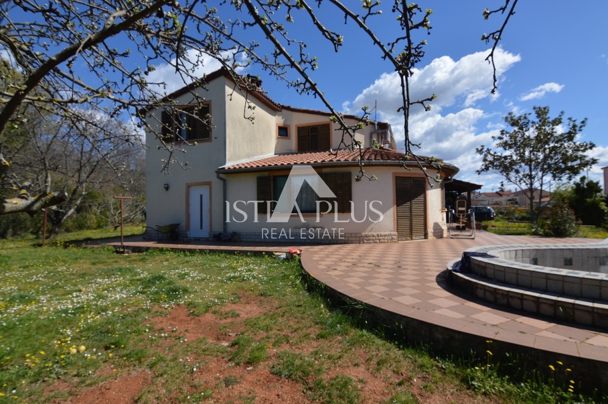 Samostojeća kuća + apartman i garsonjera - cover