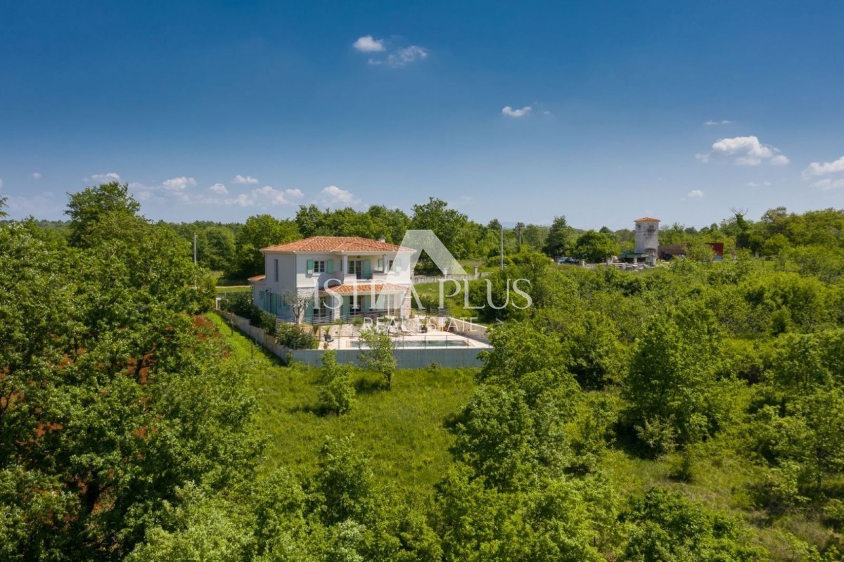 Luksuzna Villa sa bazenom na lijepoj lokaciji - cover