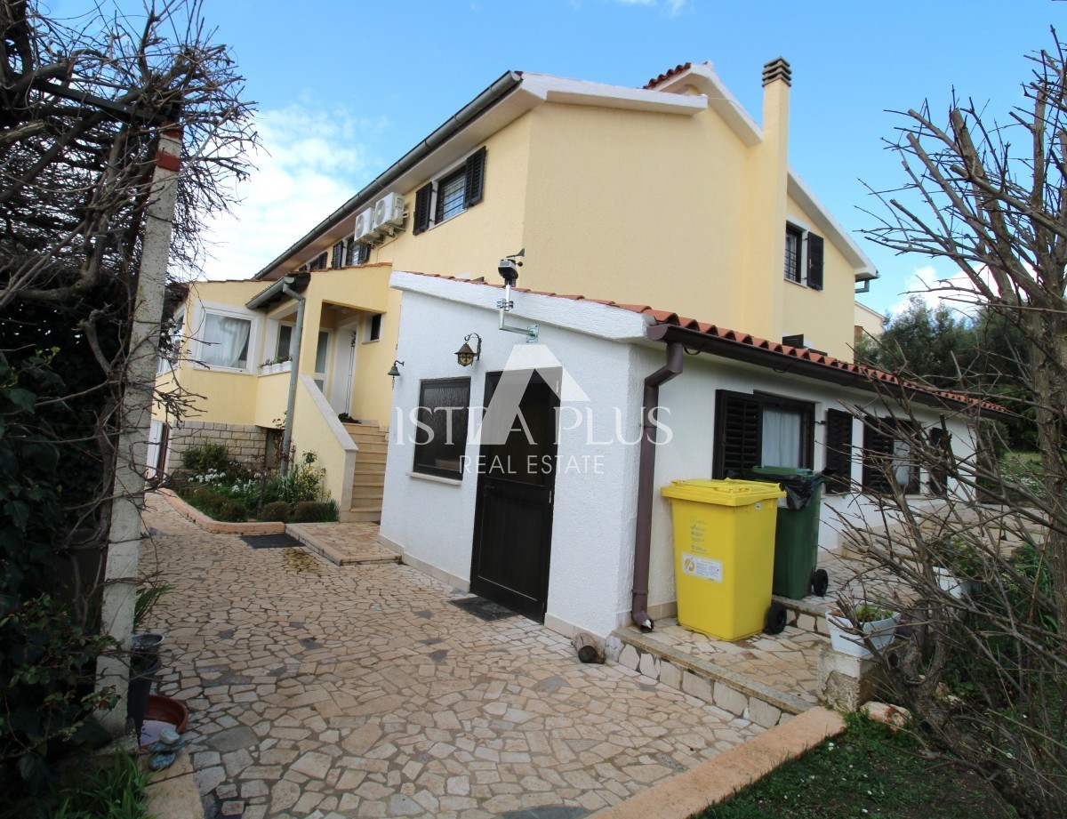 Kuća sa dva stana - okolica Poreč - cover