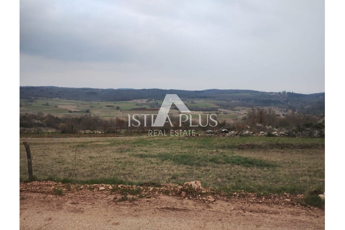 Grožnjan , građevinsko zemljište 1153m2 sa panoramskim pogledom na prirodu - cover