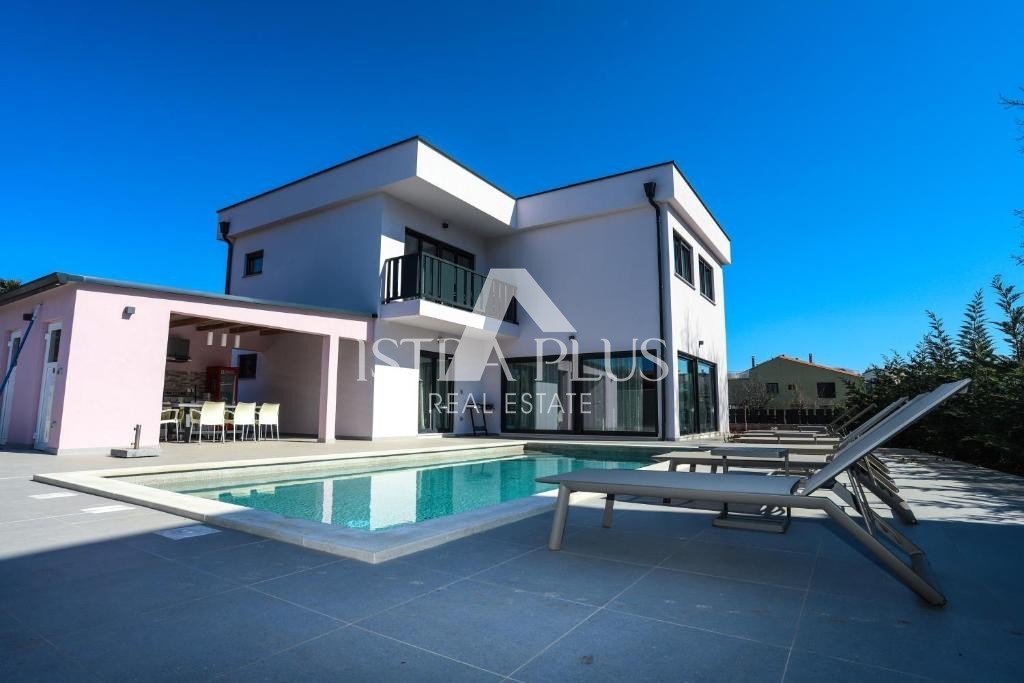 Poreč - Moderna vila sa bazenom 800m od mora - cover