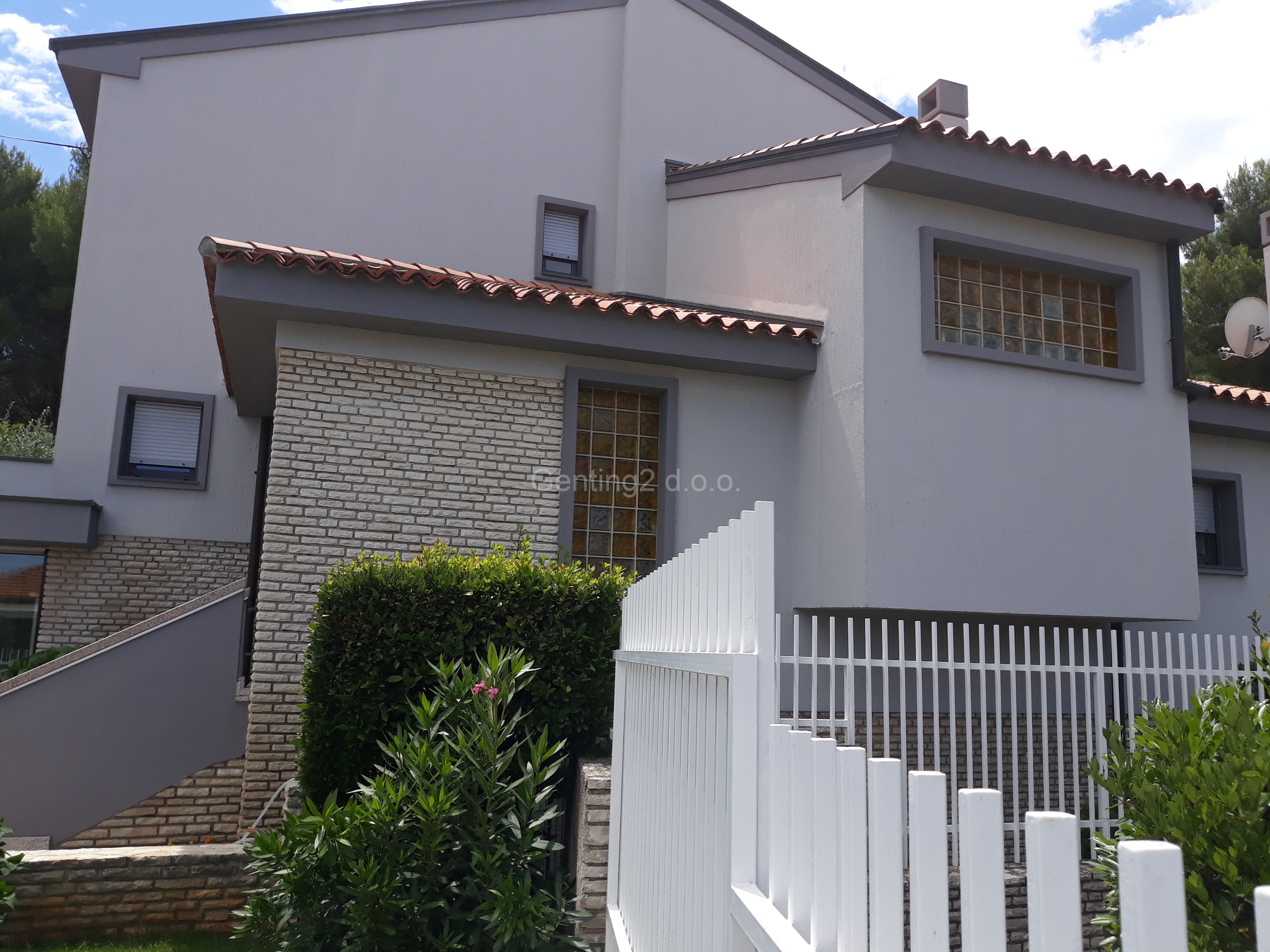 Kuća na Vidikovcu s dva stana, 300m2, 800m2 okućnice - cover