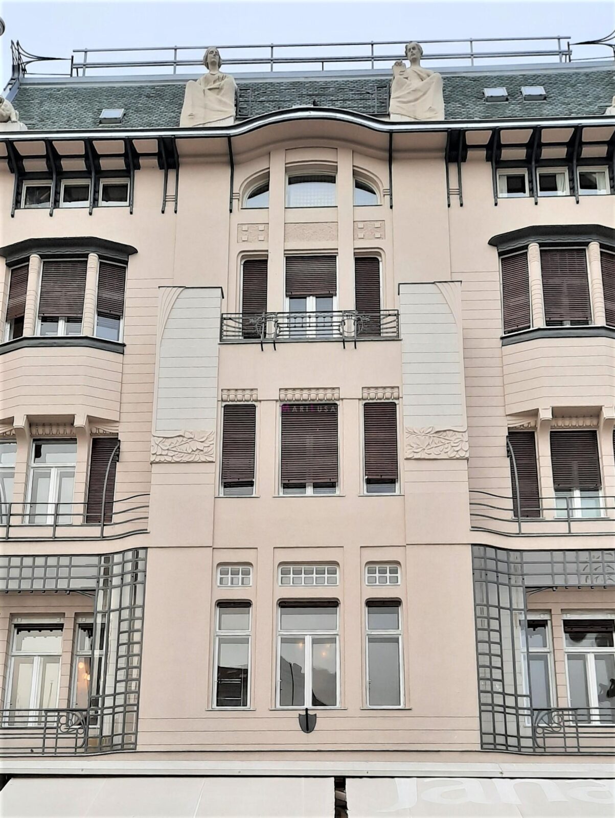 TRG BANA JELAČIĆA - POSLOVNI PROSTOR 110m2 - cover