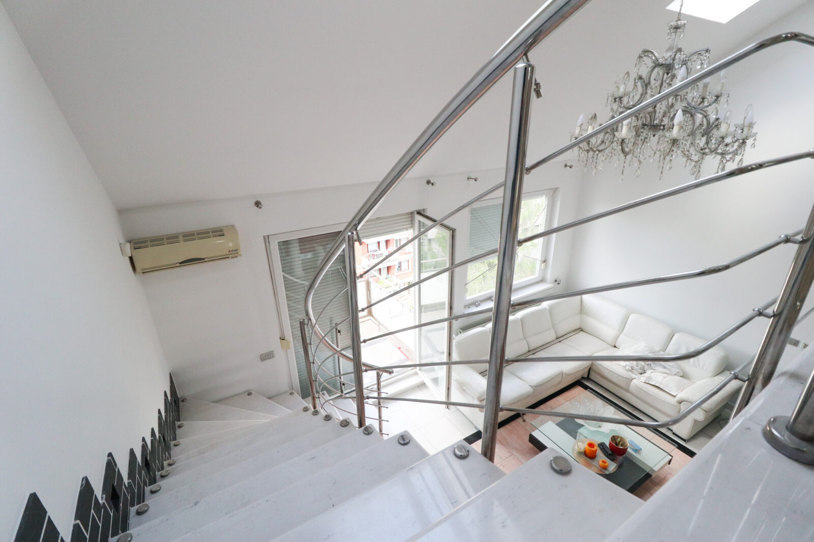 TREŠNJEVKA, ATRAKTIVAN DVOETAŽAN STAN POVRŠINE 117 m2 - cover