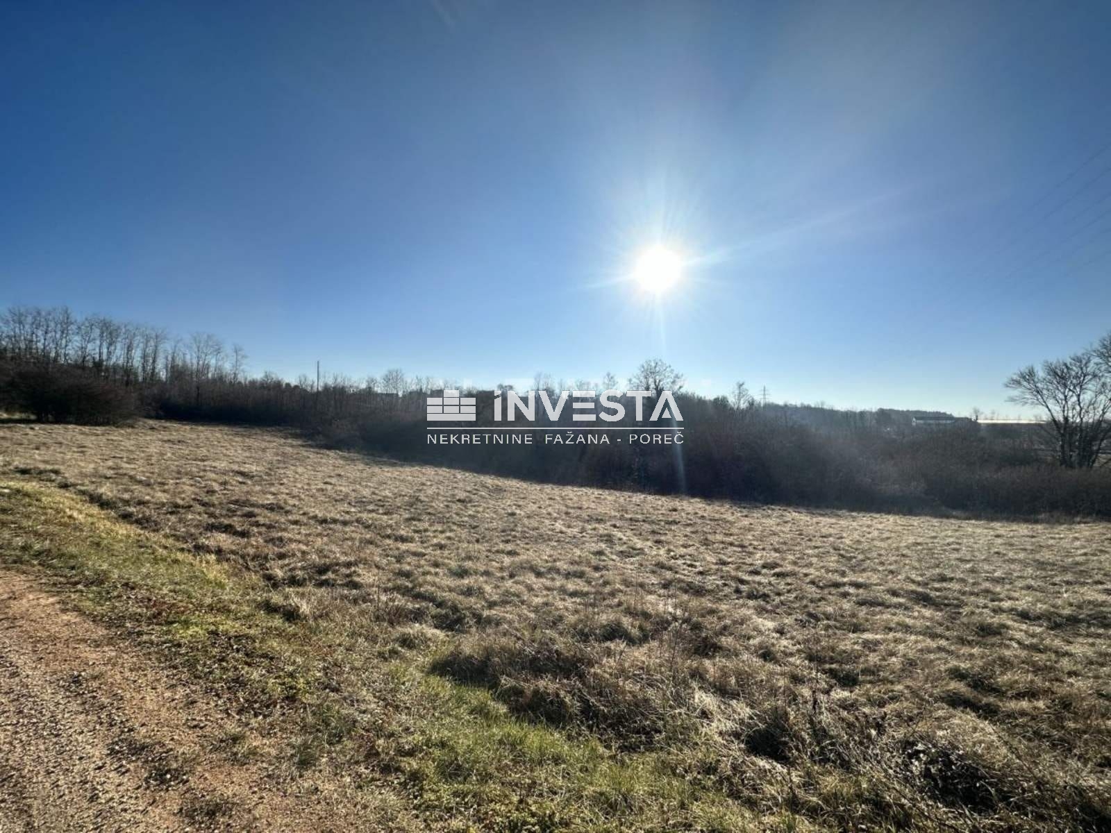 Okolica Karojbe, prostrano zemljište od 3697 m2, 2900 m2 građevinskog - cover