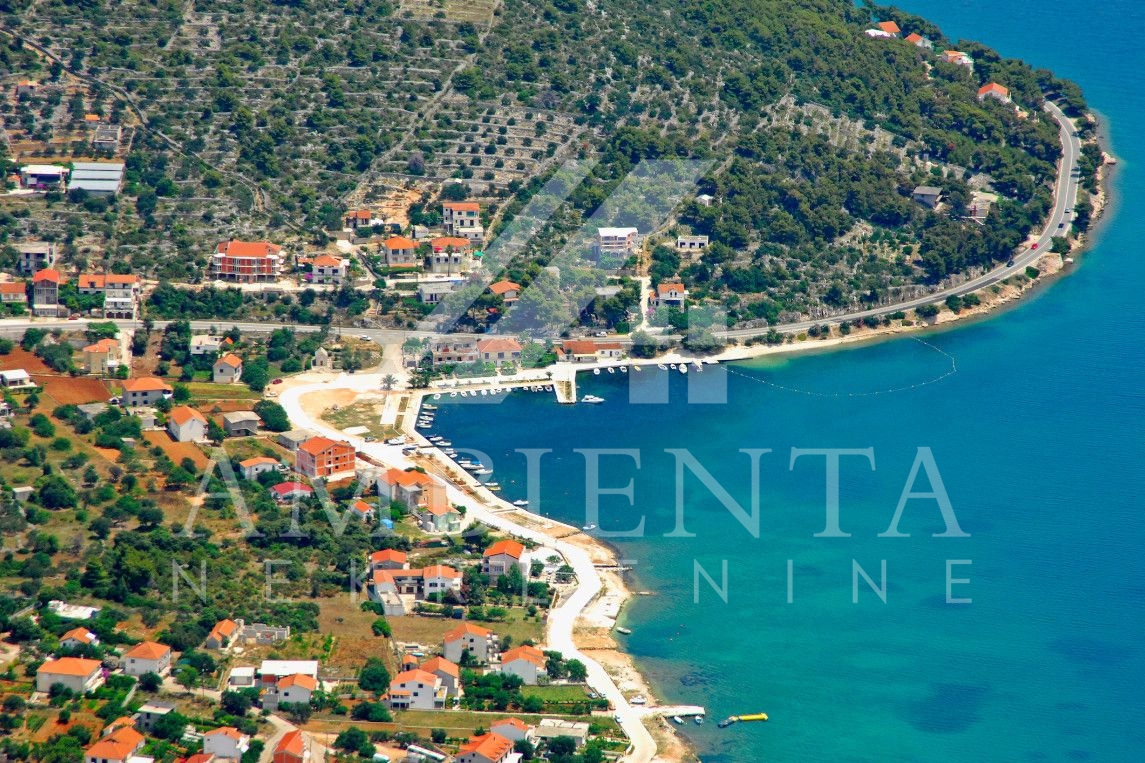 Marina - Poljica, građ. zemljište 996m2, mješovita zona - cover