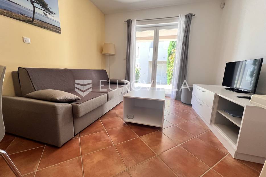 Istra, Medulin - namješteni prizemni dvosobni apartman A, NKP 63.50 m2, 200 m od mora - cover